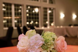 Floral centerpiece with pink roses and hydrangea